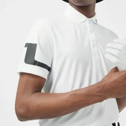 Jlindeberg J.Lindeberg Heath Golf Polo Shirt 10 Jlindeberg J.Lindeberg Heath Golf Polo Shirt -Golf Sweaters Sales J.Lindeberg SS22 Heath Regular Fit Polo GMJT06335 0000 Code SHLIN062 M White Model 2