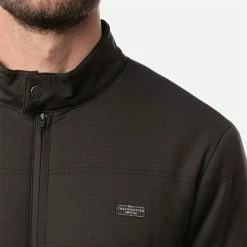 TravisMathew Interlude Full Zip Golf Jacket 10 TravisMathew Interlude Full Zip Golf Jacket -Golf Sweaters Sales Travis Mathew SS21 Interlude Sweater Jacket 1MT003 0BLK Code SWTRA018 M Black Model 2